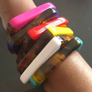 Gorgeous bangles in multi colors. Selling as a set